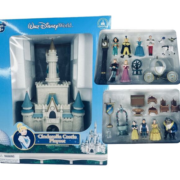 NEW Disney World CASTLE PLAYSET Cinderella Princess Friends Figurines Lights LG - Picture 2 of 16